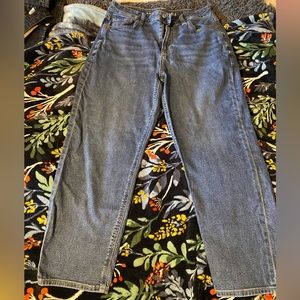 American eagle size 10 mom jeans. Not worn many times